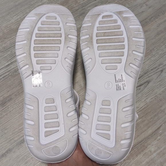 White chunky dad sandals Teva style - Picture 5 of 8